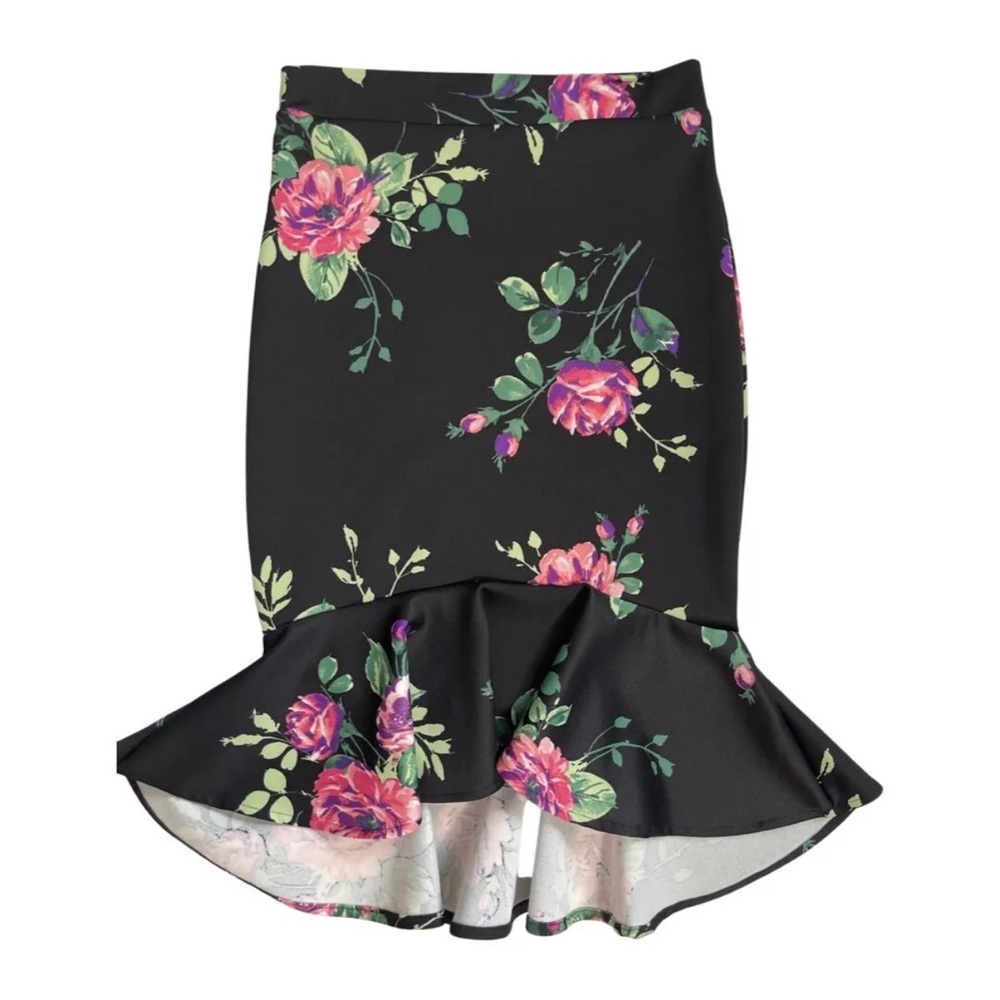 NEW SENSATIONAL Junior Woman’s Floral Knee Length Skirt Black sz Small